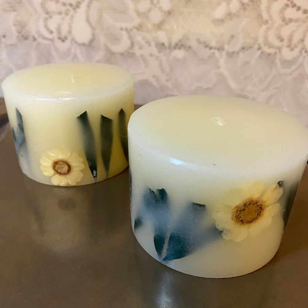 REAL Flowers Botanical Fragrant Candles 2 NWT daisy RARE Unique Set of 2! - Picture 3 of 6